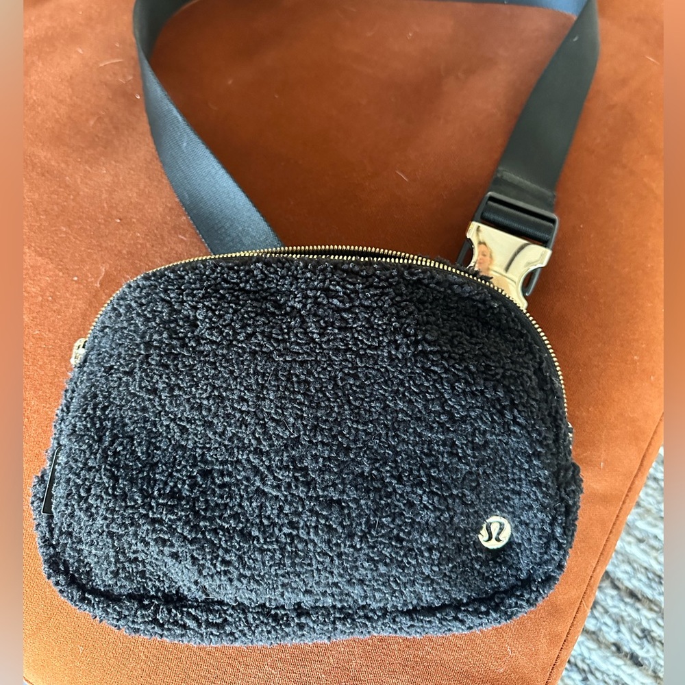 lululemon athletica Black Sherpa Belt Bag